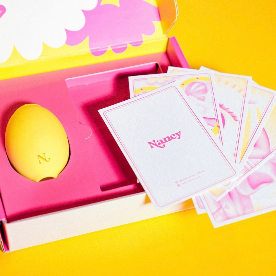 Lemon clitoral vibrator with pouch